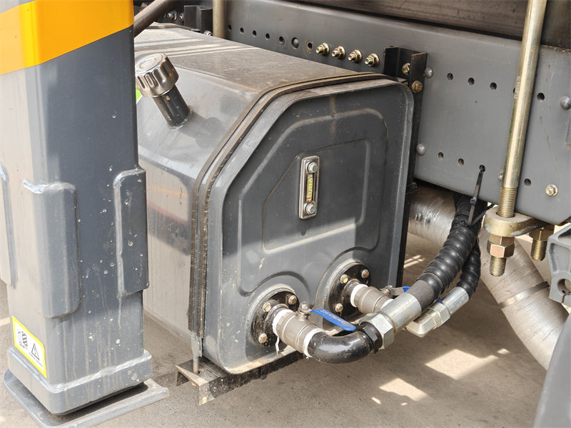 Howo 6x4 cargo truck with 20T crane