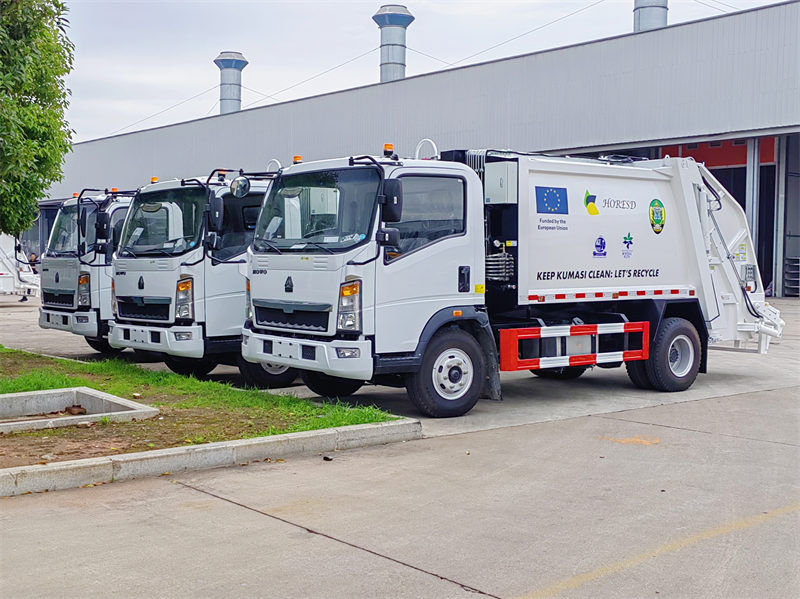 Howo REAR LOAD GARBAGE TRUCK 