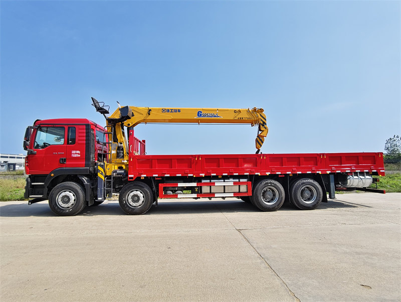 HOWO truck mounted crane XCMG