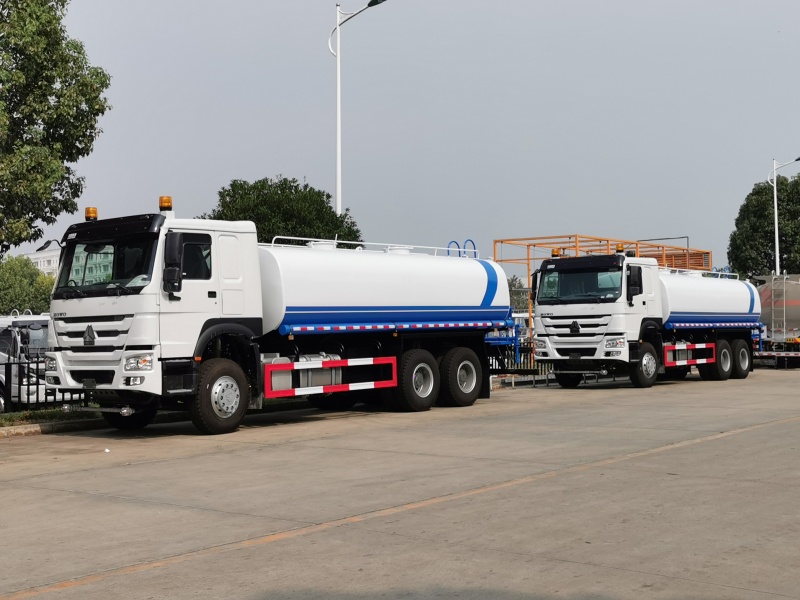 HOWO heavy duty water tank trucks for export