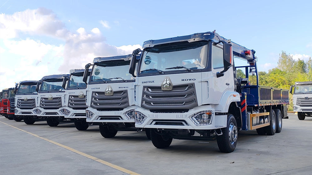 5 enheter HOWO lastbilsmonterade kranar levererade till Angola