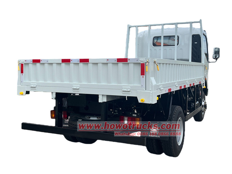 HOWO 4×4 cargo box truck