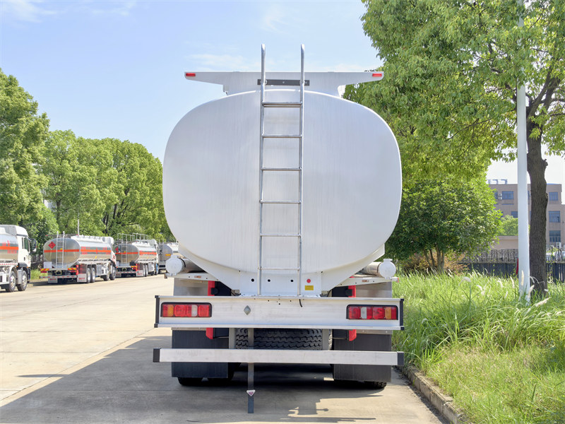 HOWO 20000L fuel tank truck