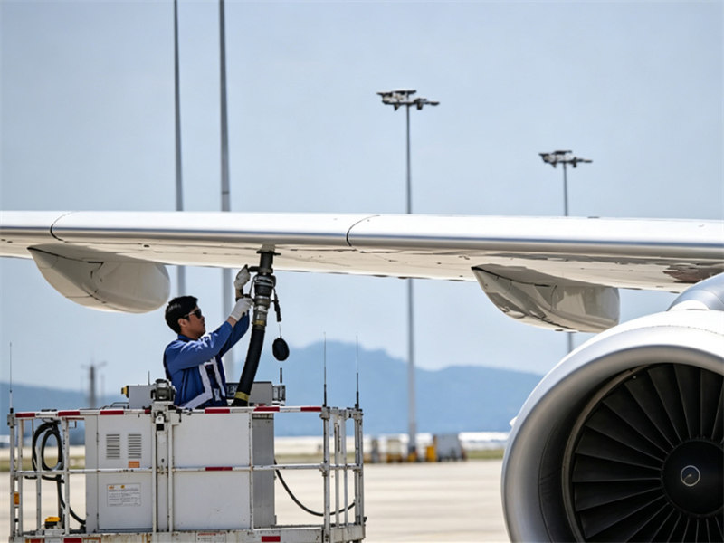 Sinotruk HOWO 8x4 aircraft refueling truck